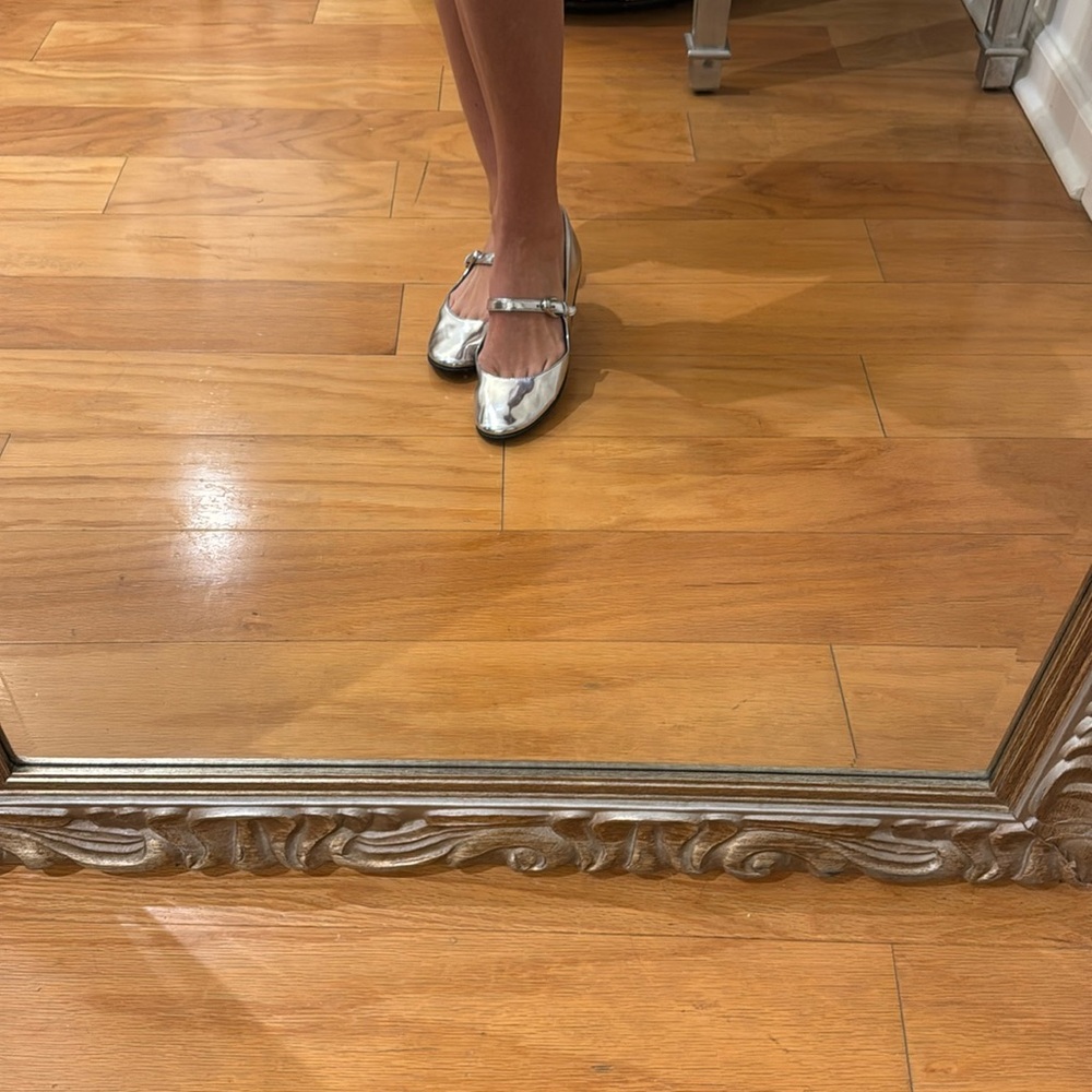 Shiny silver flat Maryjane’s